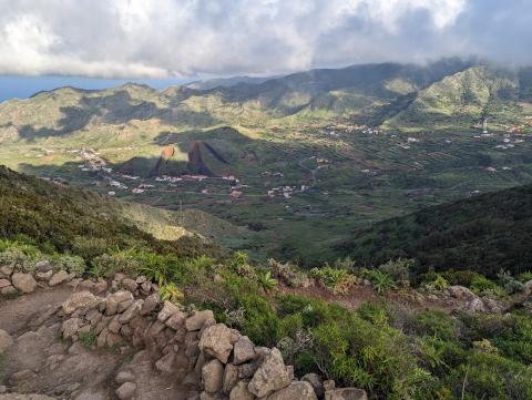 Montaña del Palmar and the town of El Palmar