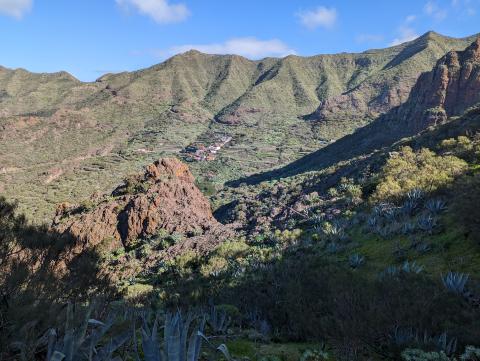 Many small towns throughout Teno Park